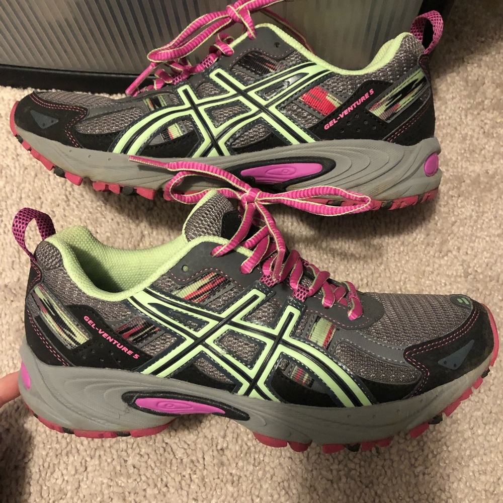 Like new• Womens Asics Trail